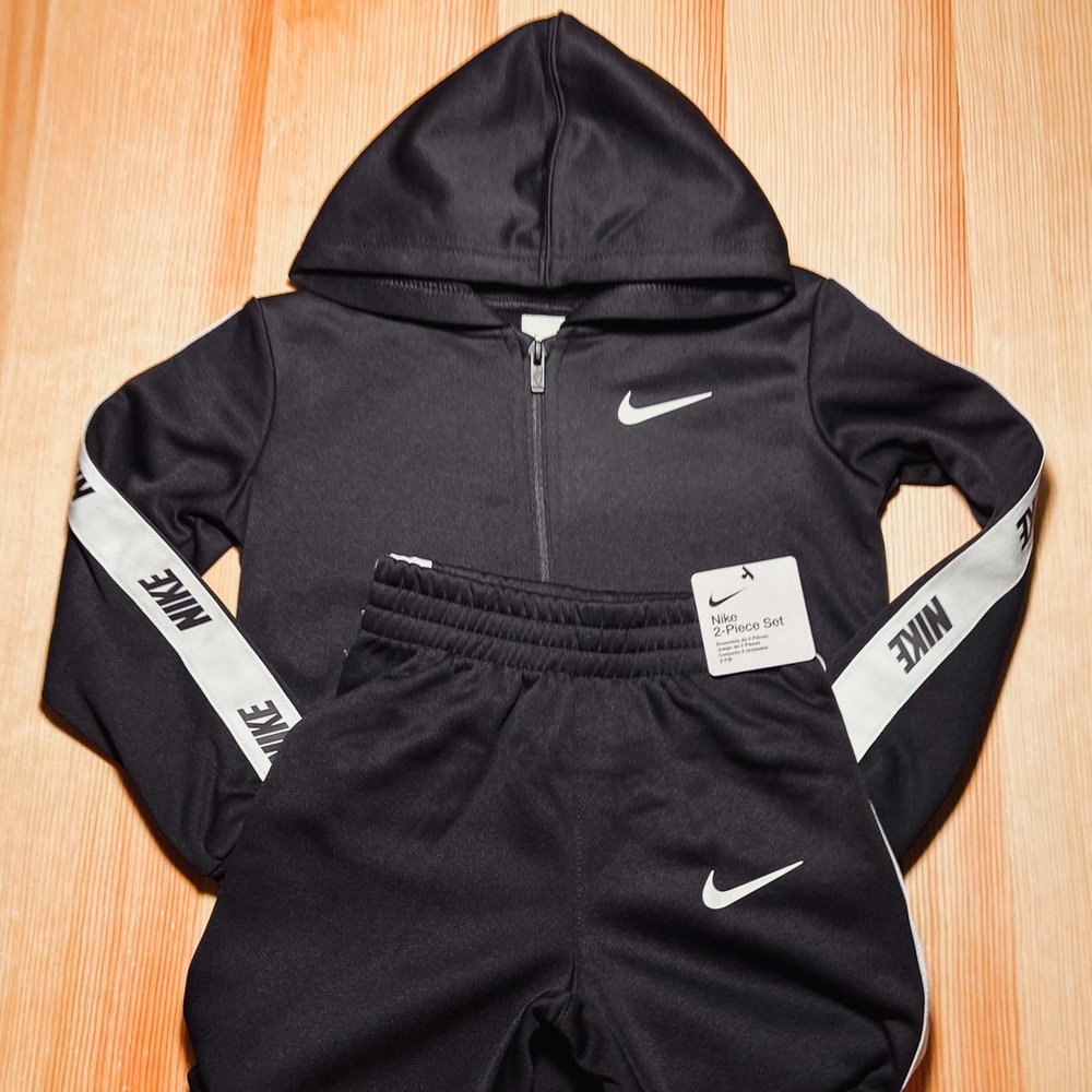 Nike Boys Therma Hoodie and Pants Set - Picture 7 of 7